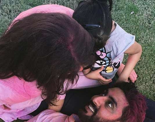 Aishwarya and abhishek holi photos
