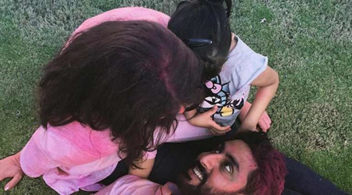 Aishwarya and abhishek holi photos