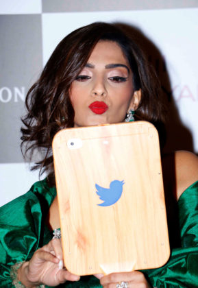 sonam kapoor selfie